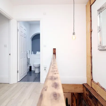 Clifton Crypt By Staybc Apartment